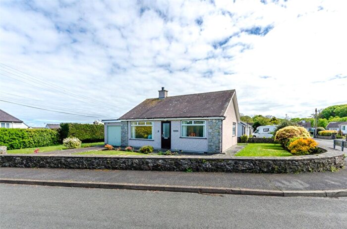 2 Bedroom Bungalow For Sale In Maes Llydan, Benllech, Tyn-y-Gongl, Isle Of Anglesey, LL74
