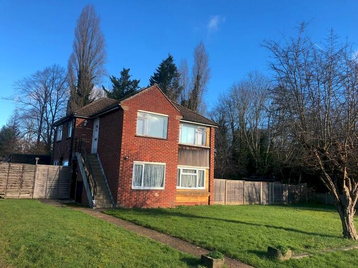 2 Bedroom Flat To Rent In Denham Green Lane, Uxbridge, UB9