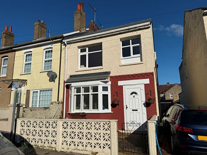 1 Bedroom Flat To Rent In Saunders Street, Gillingham, ME7