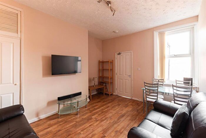 3 Bedroom Flat To Rent In Warwick Street, Heaton, Newcastle Upon Tyne, NE6