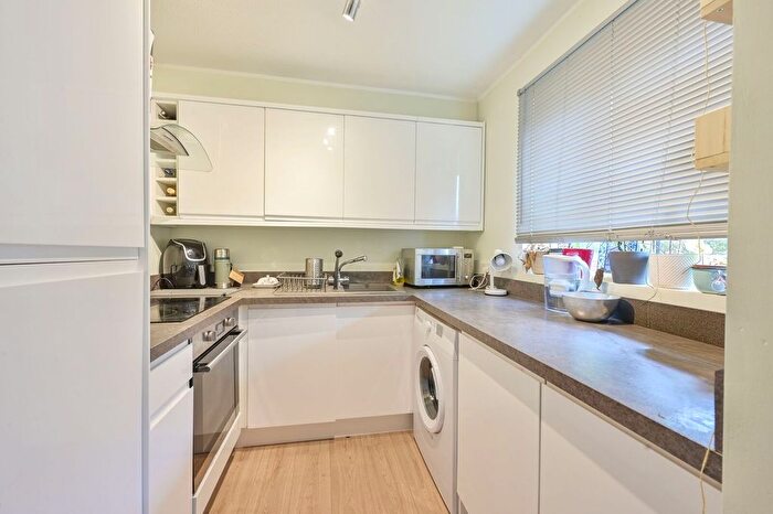 1 Bedroom Flat To Rent In Shelley Way, Colliers Wood, London, SW19