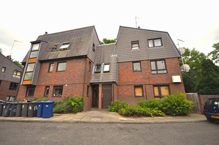 2 Bedroom Flat To Rent In Somercoates Close, Barnet, EN4