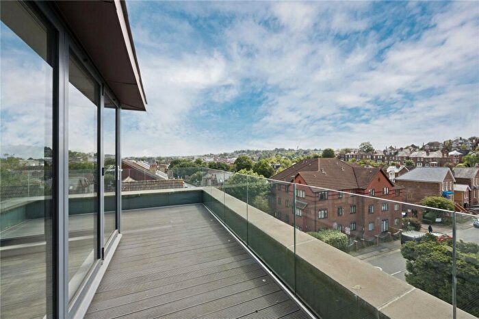 3 Bedroom Penthouse To Rent In Denzil Road, Guildford, Surrey, GU2