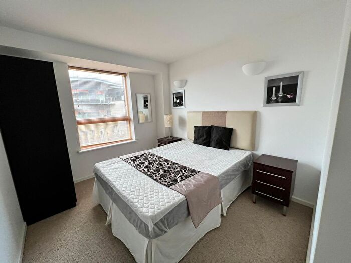 2 Bedroom Flat To Rent In Whitehall Waterfront, Leeds, LS1