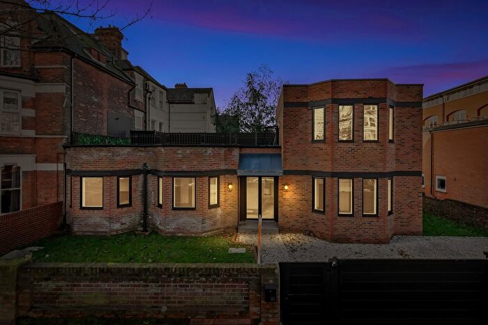 3 Bedroom Detached House For Sale In Earls Avenue, Folkestone, CT20