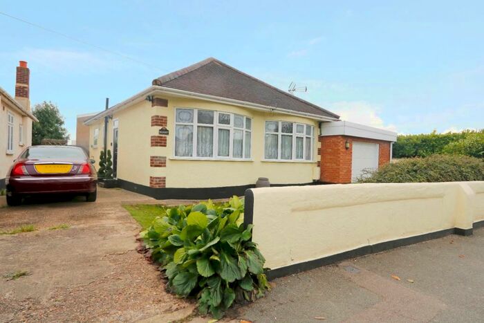 3 Bedroom Detached Bungalow To Rent In Shipwrights Drive, Thundersley, SS7