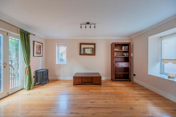 3 Bedroom Detached House To Rent In Juniper Lane, Beckton, London, E6