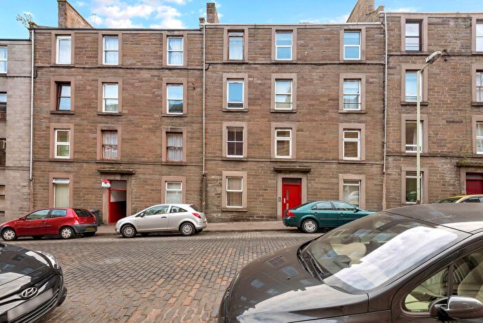2 Bedroom Flat To Rent In Rosefield Street, Dundee, DD1