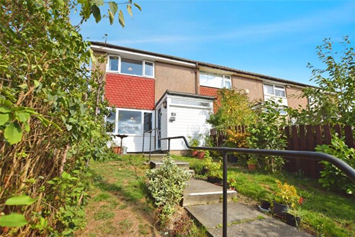 2 Bedroom End Of Terrace House For Sale In Helston Road, Leeds, LS10