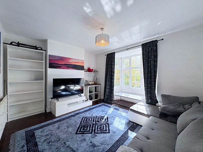 2 Bedroom Flat For Sale In Hale Lane, Chasewood Court Hale Lane, NW7