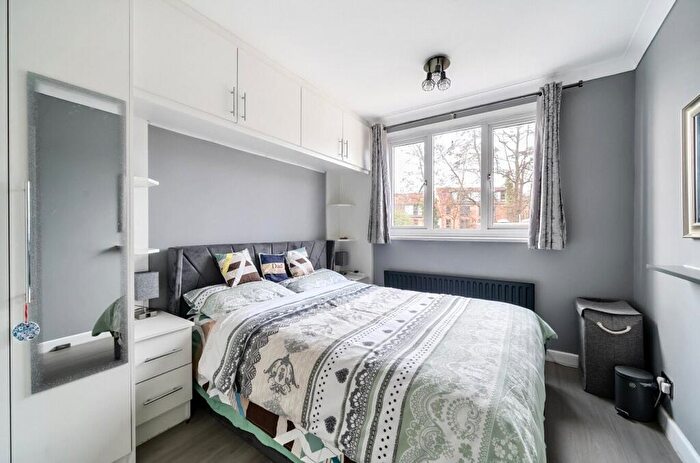 3 Bedroom Detached House For Sale In Bridge Road, Bagshot, Surrey, GU19