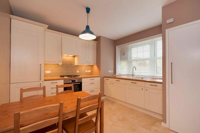 3 Bedroom Maisonette To Rent In Worsopp Drive, London, SW4