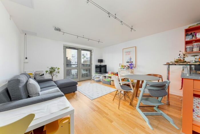 2 Bedroom Flat To Rent In Butlers &amp; Colonial Wharf, London, SE1