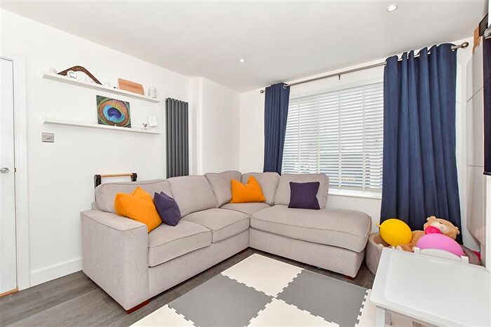 3 Bedroom End Of Terrace House For Sale In Battens Way, Havant, Hampshire, PO9