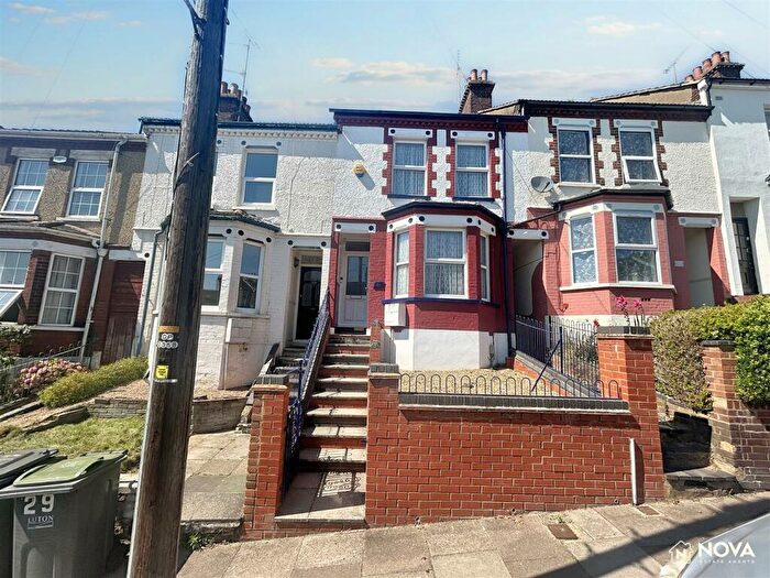 3 Bedroom House To Rent In Kingston Road, Luton, LU2