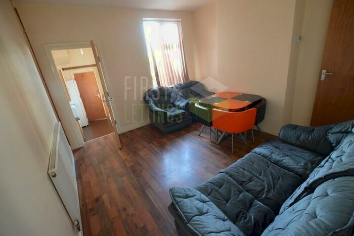 3 Bedroom Terraced House To Rent In Welford Road, Leicester, LE2