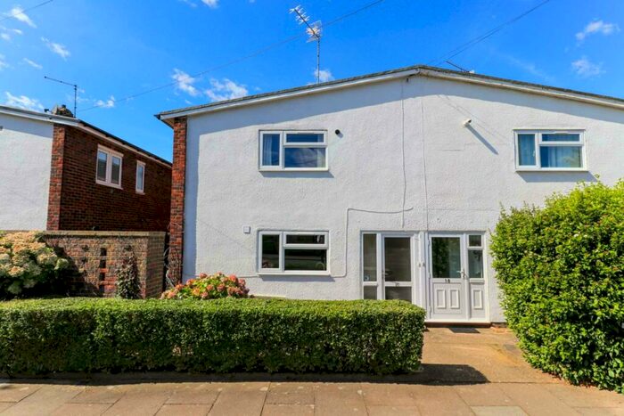 4 Bedroom Semi-Detached House To Rent In Ferndells, Hatfield, AL10