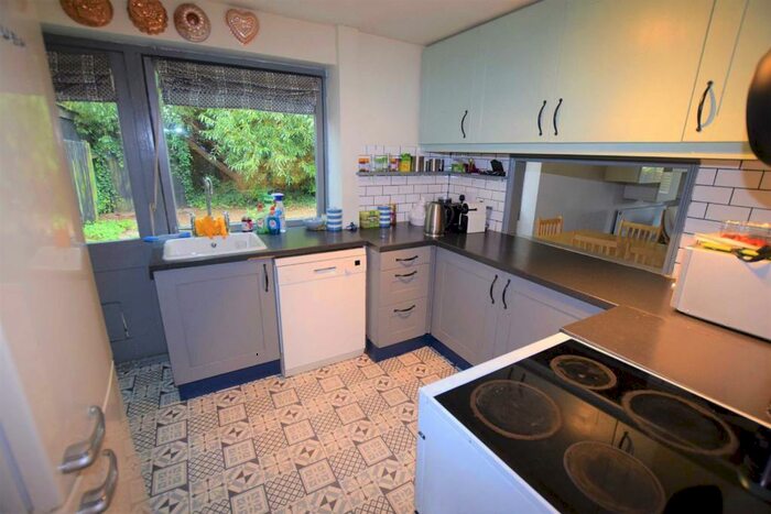 3 Bedroom Semi-Detached House To Rent In East End Road, Finchley, N3