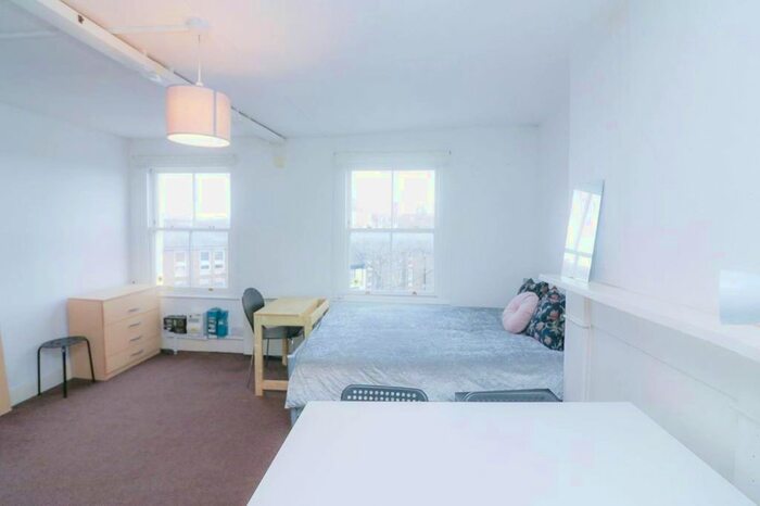 Studio To Rent In Highbury Park, London, N5