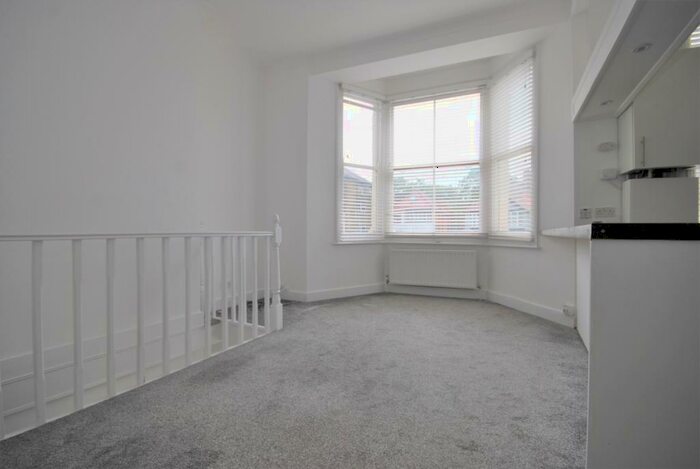 1 Bedroom Flat To Rent In Thurlow Park Road London, SE21