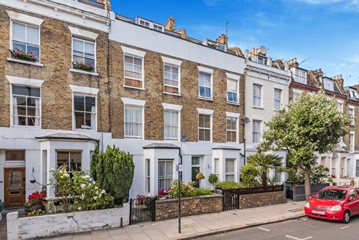 4 Bedroom Flat To Rent In Tollington Way, Holloway, N7