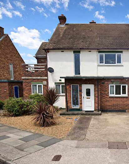 2 Bedroom Flat To Rent In Christchurch Avenue, Rainham, RM13