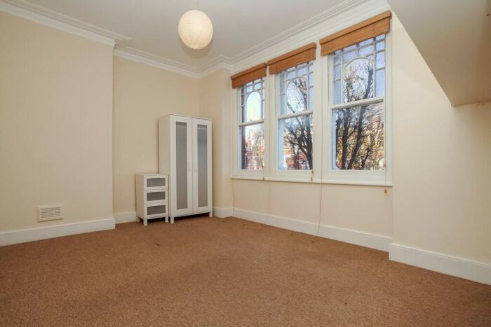 Flat To Rent In Whitehall Park, Archway, N19