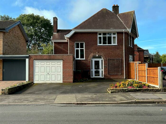 3 Bedroom Link Detached House To Rent In Victoria Avenue, Halesowen, West Midlands, B62