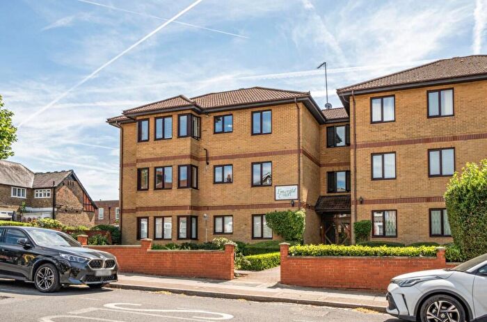 3 Bedroom Flat For Sale In Woodside Park Road, Woodside Park, N12