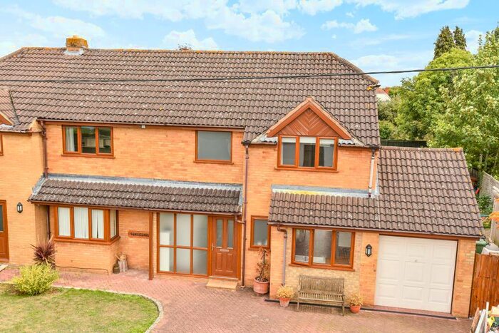 4 Bedroom Detached House To Rent In Evelyn Close, Botley, OX2