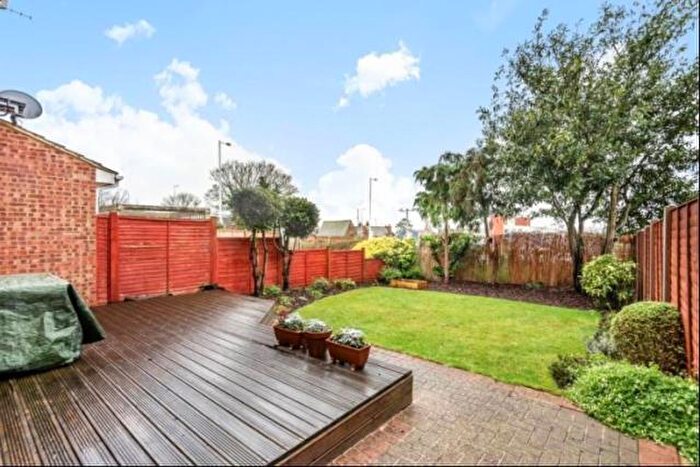 4 Bedroom End Of Terrace House To Rent In Wokingham, Berkshire, RG41