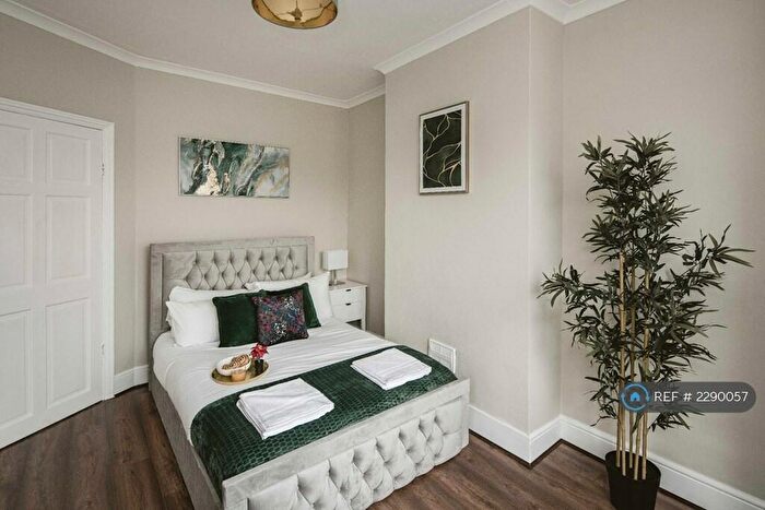 5 Bedroom Semi-Detached House To Rent In Brighton Road, South Croydon, CR2