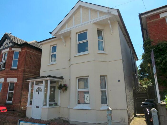 6 Bedroom House To Rent In Bedroom Detached House In Winton, BH9