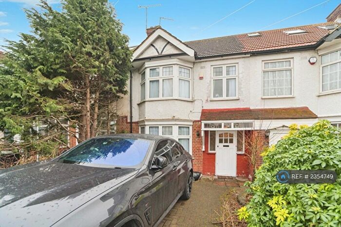 3 Bedroom Terraced House To Rent In Buckhurst Way, Buckhurst Hill, IG9