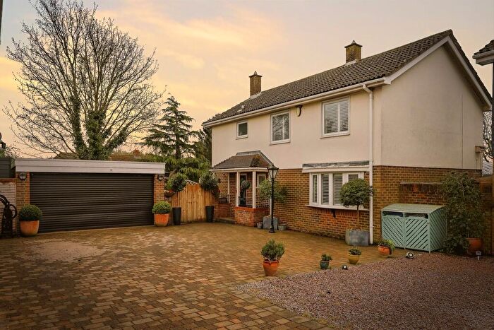 4 Bedroom Detached House For Sale In Windmill Close, Ellington, Huntingdon, PE28