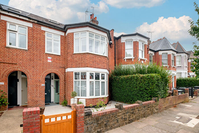 1 Bedroom Flat For Sale In Coniston Road, London, N10