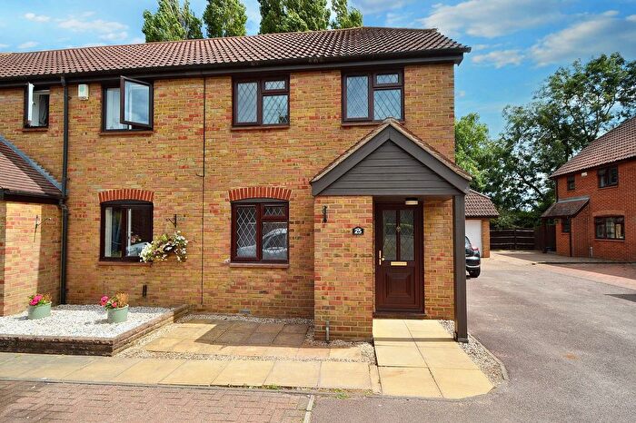 3 Bedroom Semi-Detached House To Rent In Shillingstone, Shoeburyness, SS3