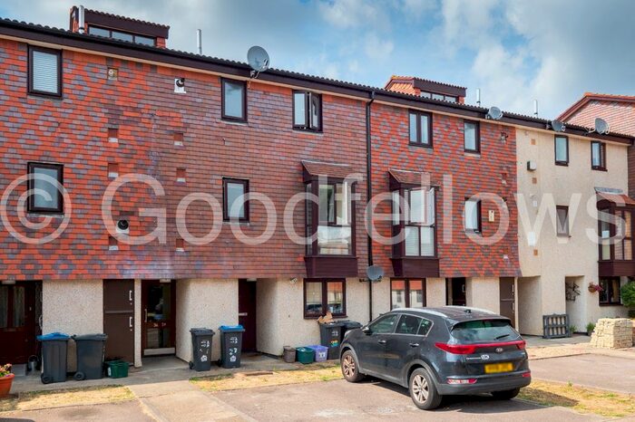 1 Bedroom Flat To Rent In Derwent Road, London, SW20