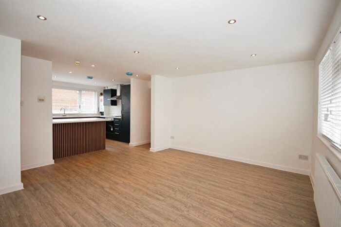 3 Bedroom Apartment For Sale In Remburn Gardens, Warwick, CV34