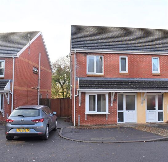 3 Bedroom Semi-Detached House To Rent In Clos Y Cwm, Penygroes, Llanelli, SA14