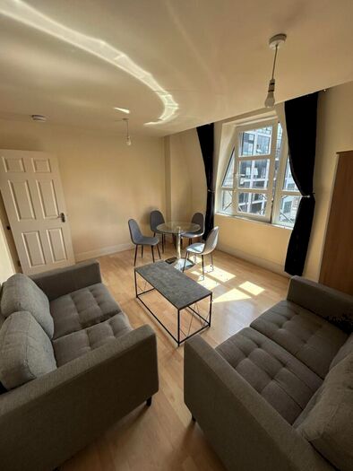 2 Bedroom Apartment To Rent In Stanlo House, Manchester, M1