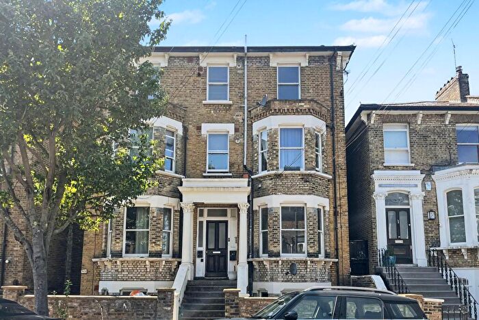 Flat For Sale In E Ramsden Road, Balham, London, SW12