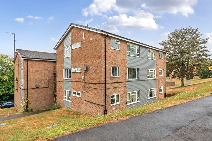 1 Bedroom Flat For Sale In High Wycombe, Downley, Buckinghamshire, HP13