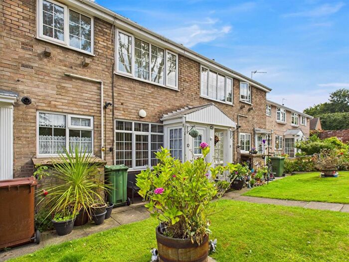 2 Bedroom Flat For Sale In The Uplands, Pontefract, WF8