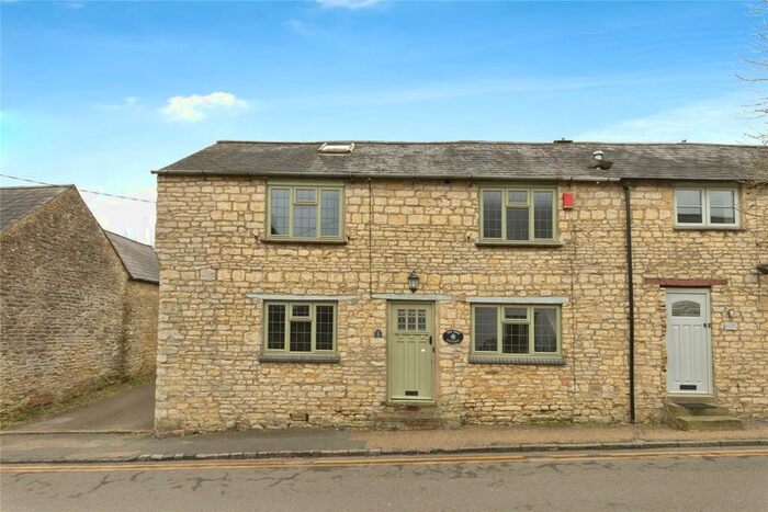 3 Bedroom Detached House For Sale In High Street, Silverstone, Towcester, NN12