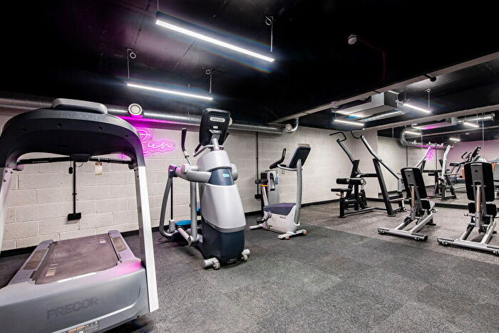 4 Bedroom Apartment To Rent In Broadgate, Beeston, NG9