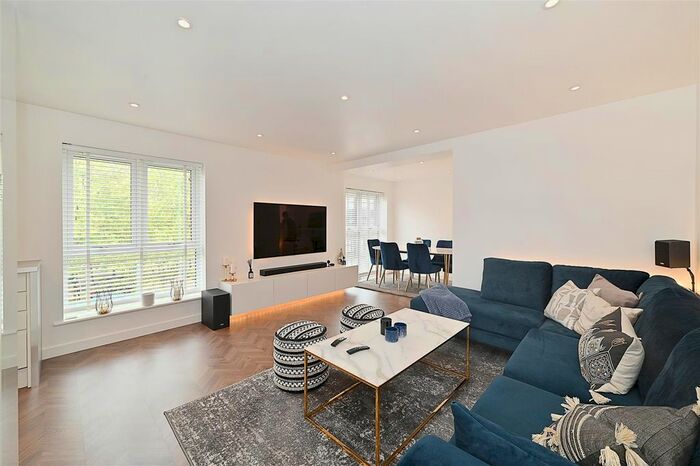 2 Bedroom Flat To Rent In Drake Hall, Britannia Village, E16