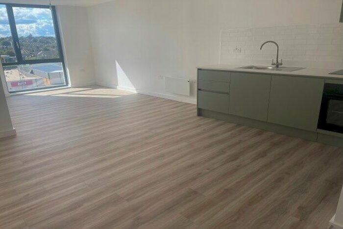 2 Bedroom Flat To Rent In Kimpton Road, Luton, LU2