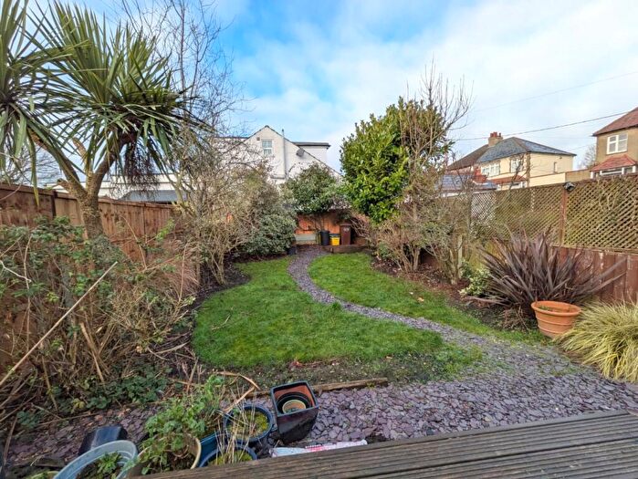 2 Bedroom Semi-Detached Bungalow For Sale In Woodfield Road, Hadleigh, Essex, SS7