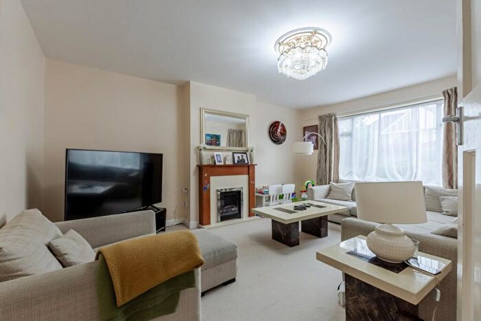5 Bedroom Semi-Detached House For Sale In Faraday Avenue, Sidcup, DA14
